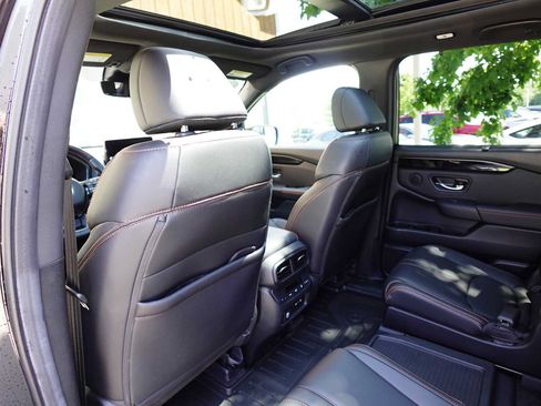 Used 2025 Honda Pilot TrailSport image 28