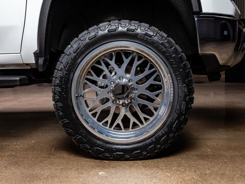 Used 2025 Chevrolet Silverado 2500 LTZ w/ LTZ Premium Package image 12