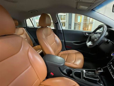 Used 2018 Hyundai Ioniq Blue FWD image 31