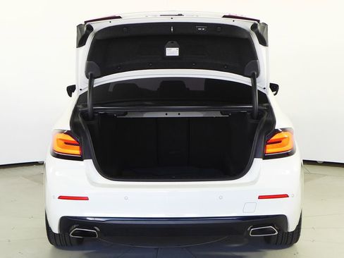 Used 2022 BMW 530i w/ Convenience Package image 10