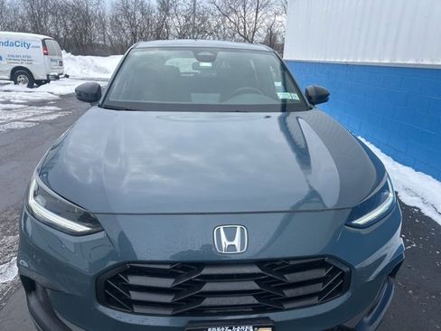 Used 2024 Honda HR-V Sport image 3