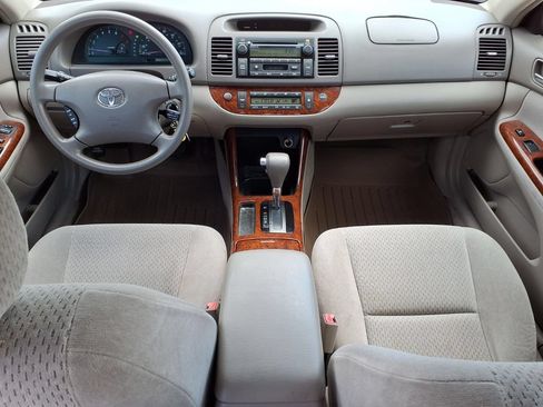 Used 2002 Toyota Camry XLE FWD image 10