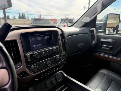 Used 2019 GMC Sierra 3500 Denali w/ Duramax Plus Package image 10