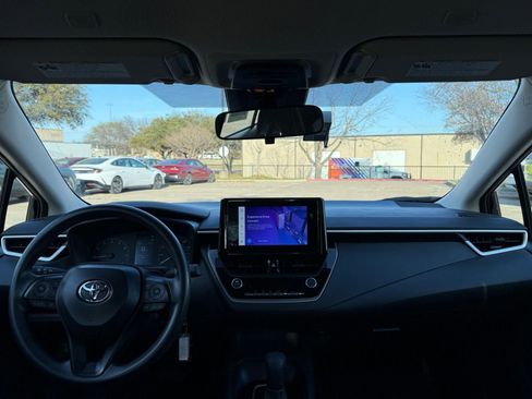 Used 2025 Toyota Corolla LE image 33