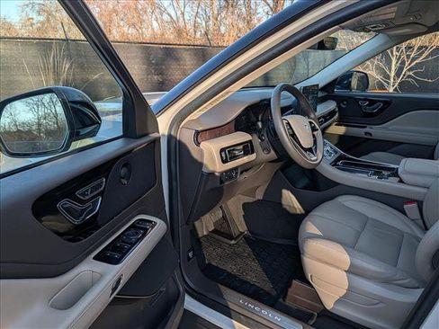Certified 2023 Lincoln Aviator Reserve w/ Equipment Group 201A image 29