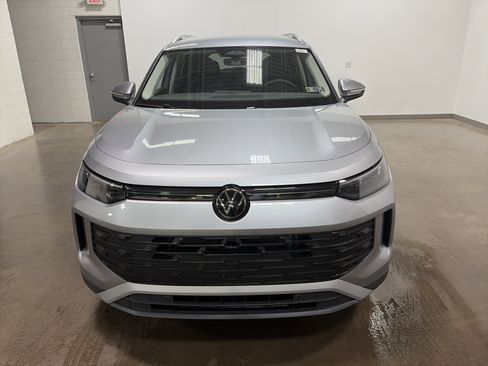 New 2026 Volkswagen Tiguan SE image 8