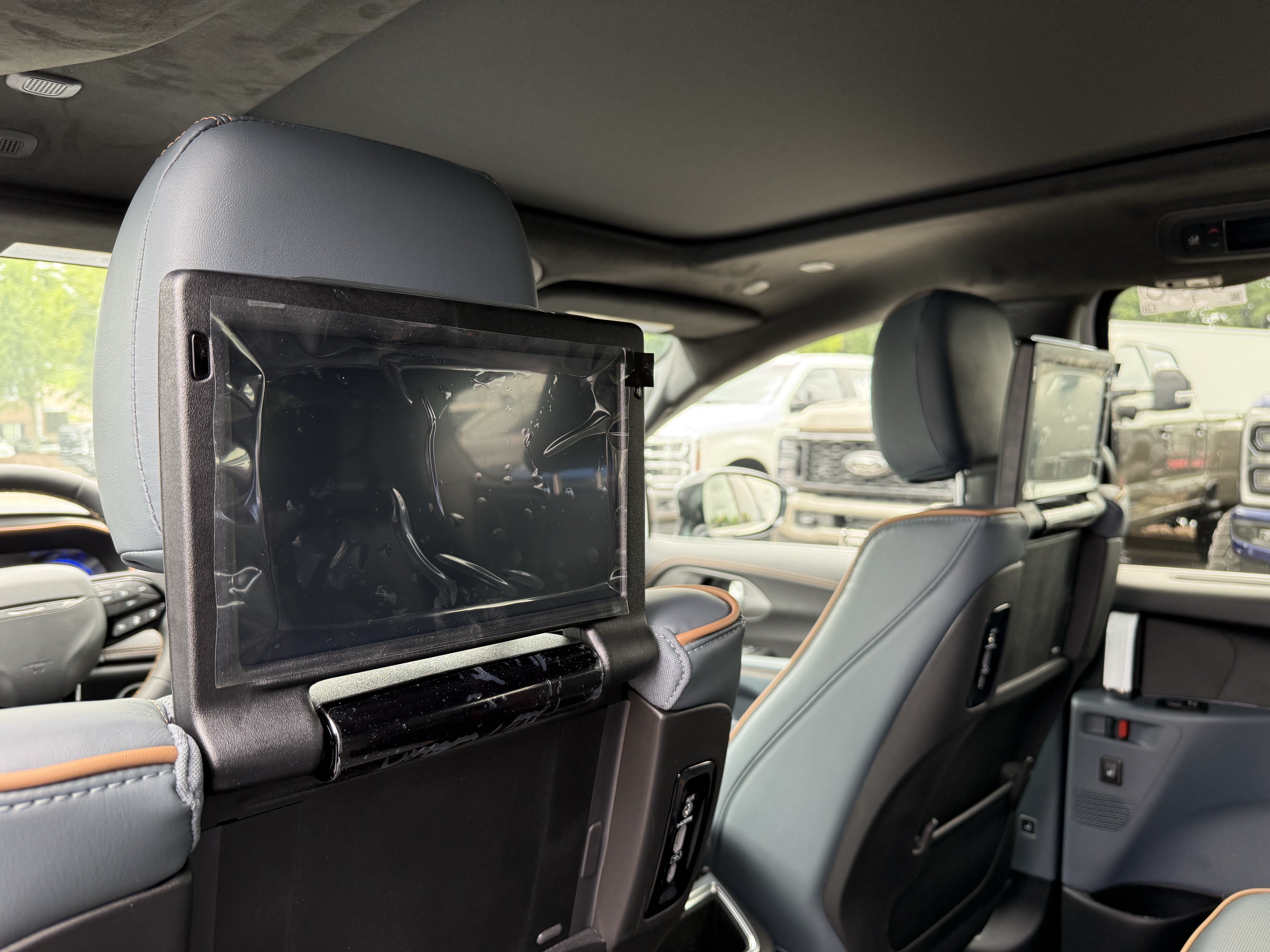 New 2027 Chrysler Pacifica Pinnacle w/ Theater Group FWD image 34
