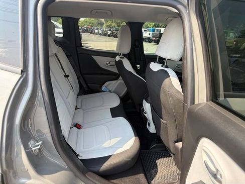 Used 2022 Jeep Renegade Latitude w/ Convenience Group AWD/4WD image 13