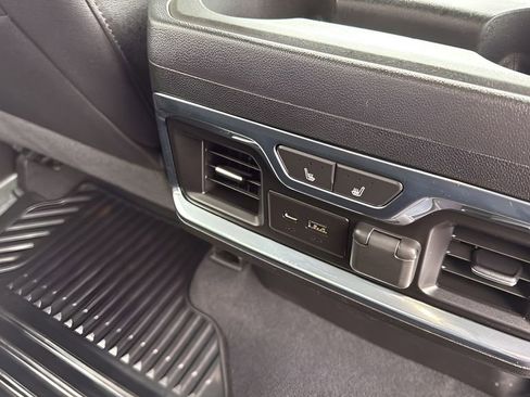 Used 2022 Chevrolet Silverado 2500 LTZ w/ LTZ Convenience Package image 18