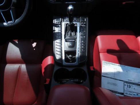 Used 2018 Porsche Macan GTS AWD/4WD image 9