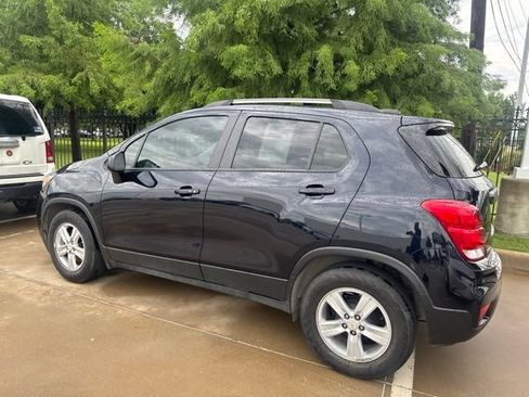 Used 2022 Chevrolet Trax LT w/ LT Convenience Package FWD image 4