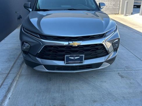 Used 2025 Chevrolet Blazer LT AWD/4WD image 2