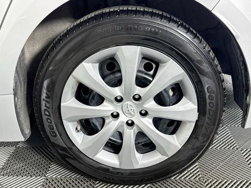 Used 2020 Toyota Corolla LE FWD image 34