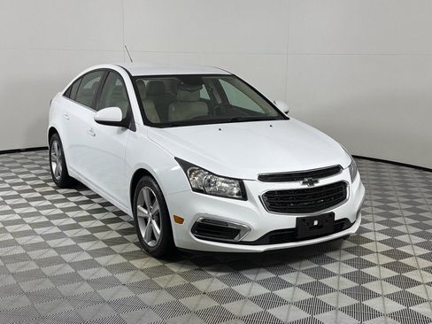 Used 2015 Chevrolet Cruze LT FWD image 3