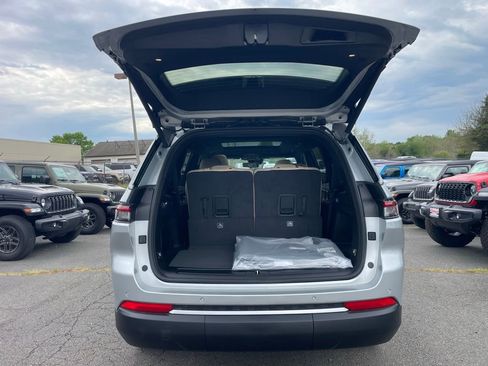 New 2026 Jeep Grand Cherokee L Limited AWD/4WD image 13