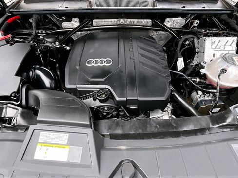 Used 2021 Audi Q5 Premium w/ Convenience Package image 29