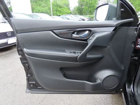 Used 2021 Nissan Rogue Sport SV AWD/4WD image 15