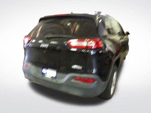 Used 2017 Jeep Cherokee Latitude FWD image 14