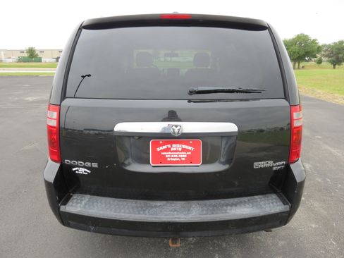 Used 2010 Dodge Grand Caravan SXT w/ Trailer Tow Group FWD image 8