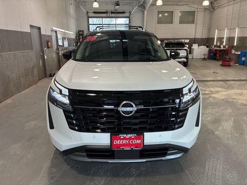 New 2026 Nissan Pathfinder Platinum image 8