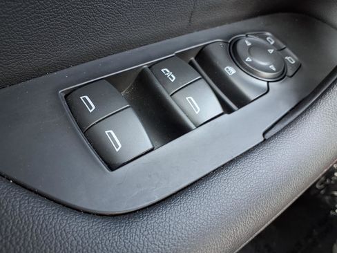 Used 2025 Chevrolet Blazer RS FWD image 22