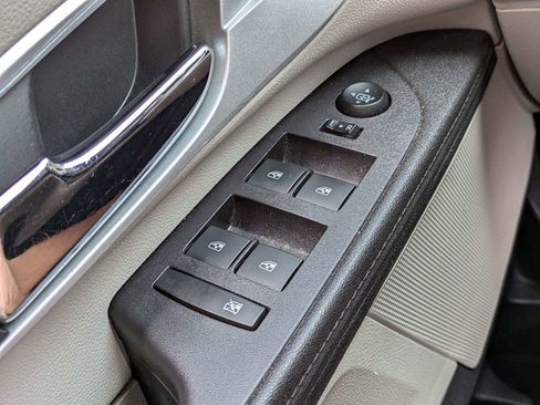 Used 2017 Chevrolet Equinox LT w/ Convenience Package image 24