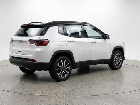 Used 2025 Jeep Compass Trailhawk image 9
