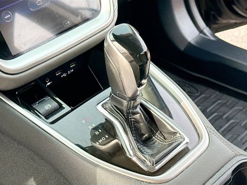 Used 2020 Subaru Outback Premium image 11