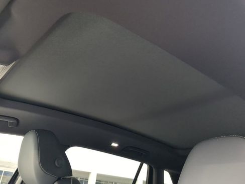 New 2025 Volkswagen Tiguan SE R-Line FWD image 21