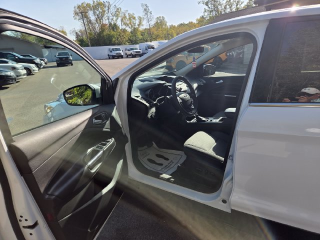 Used 2017 Ford Escape SE FWD image 11