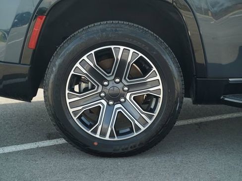 Used 2024 Jeep Wagoneer 4WD w/ Premium Group I image 45