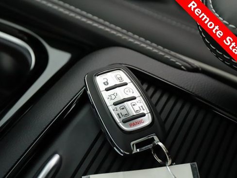 New 2026 Chrysler Pacifica Select image 3