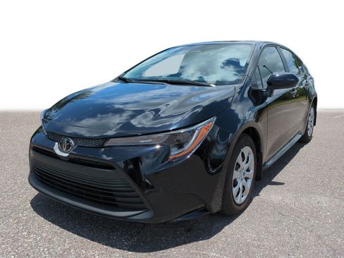 Used 2025 Toyota Corolla LE FWD image 1