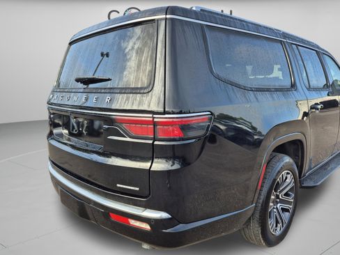 Used 2024 Jeep Wagoneer L Series II RWD image 36
