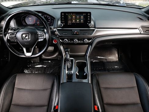 Used 2018 Honda Accord Sport image 2