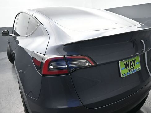 Used 2022 Tesla Model Y Performance AWD/4WD image 9
