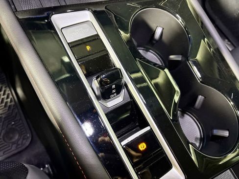 Used 2025 Volkswagen Atlas Peak Edition SE image 17