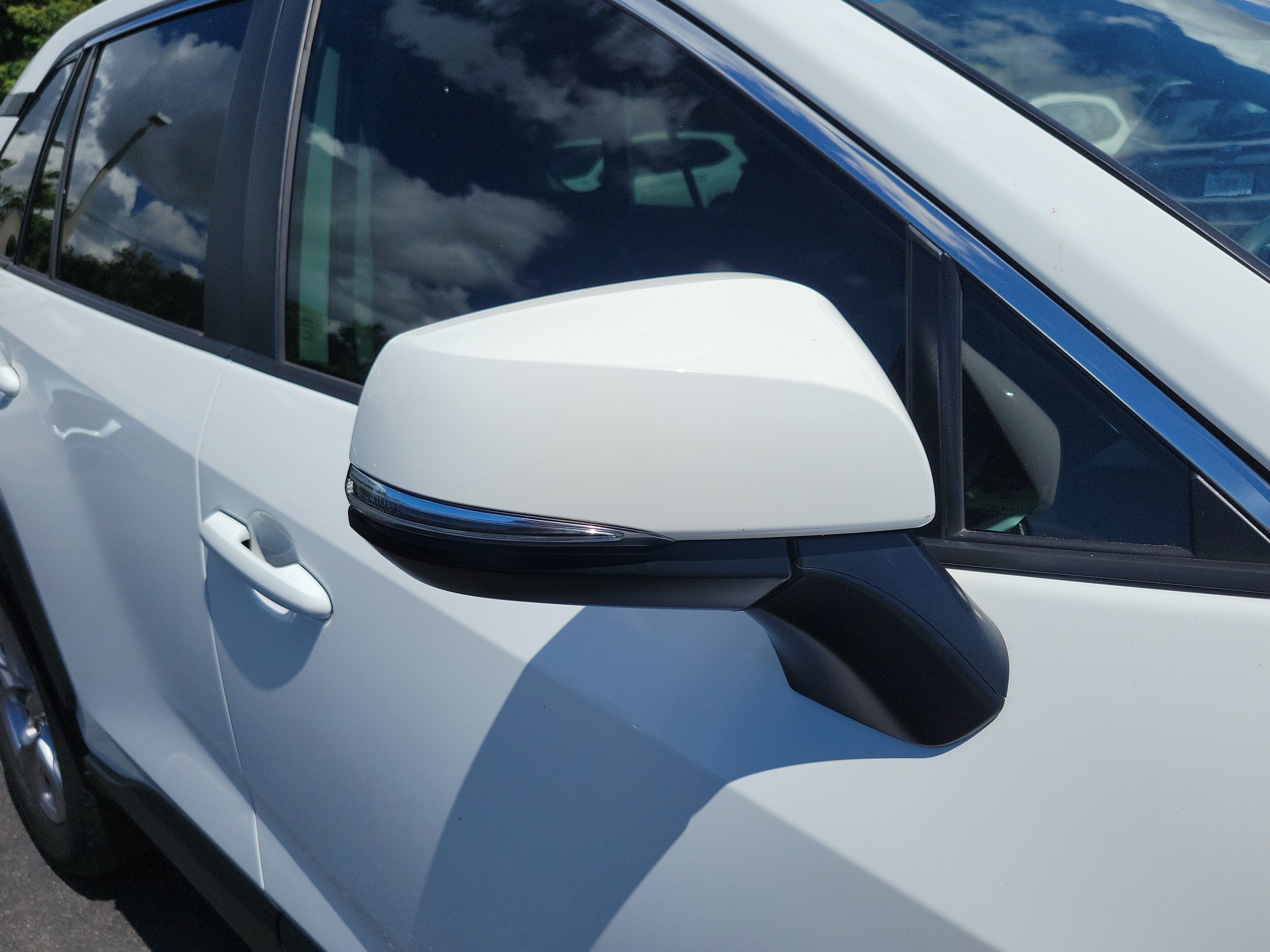Used 2025 Toyota RAV4 XLE w/ Convenience Package FWD image 9