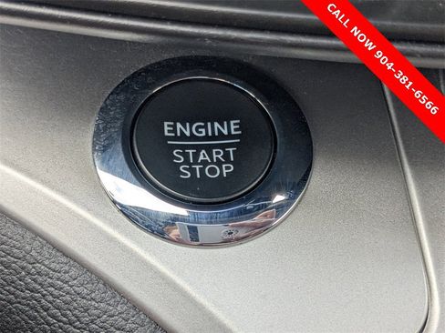 Used 2022 Ford Explorer XLT image 32