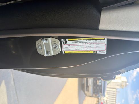 Used 2023 Chrysler Pacifica Touring-L FWD image 33