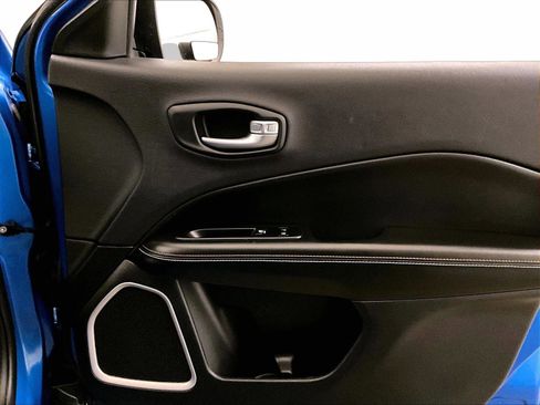 Used 2018 Jeep Compass Latitude image 23