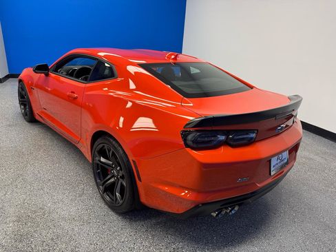 Used 2021 Chevrolet Camaro SS RWD image 9