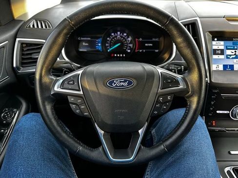 Used 2018 Ford Edge Titanium image 25