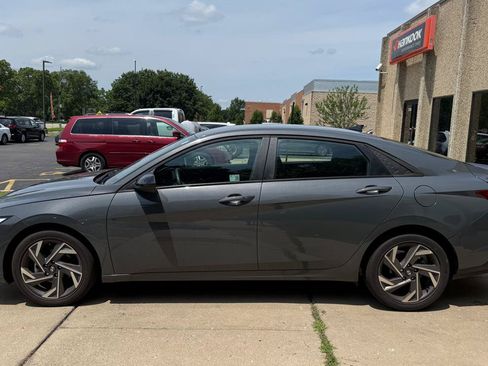 Used 2025 Hyundai Elantra Sport w/ Cargo Package FWD image 4