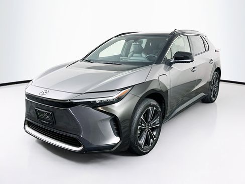 Used 2023 Toyota bZ4X Limited image 3