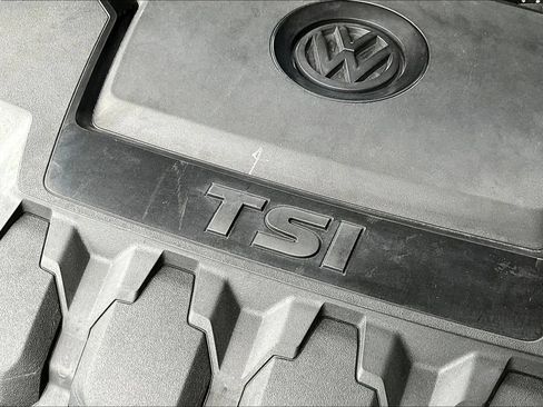 Used 2023 Volkswagen Tiguan SE R-Line FWD image 34
