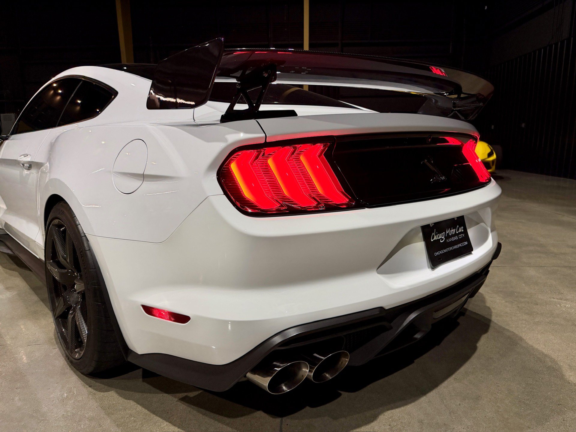 Used 2022 Ford Mustang Shelby GT500 w/ Carbon Fiber Track Pack RWD image 49
