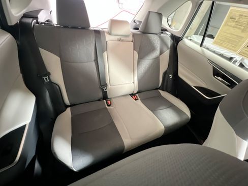Used 2019 Toyota RAV4 XLE w/ Convenience Package FWD image 33