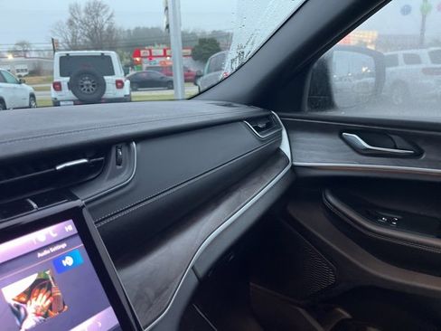 Used 2025 Jeep Grand Cherokee L Limited image 30