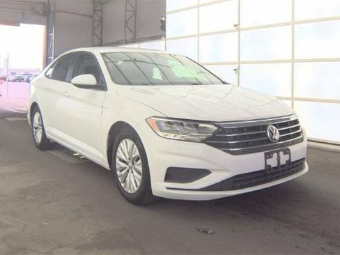 Used 2019 Volkswagen Jetta SE image 1